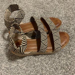 Marilyn Black and White Woven Platform Sandals